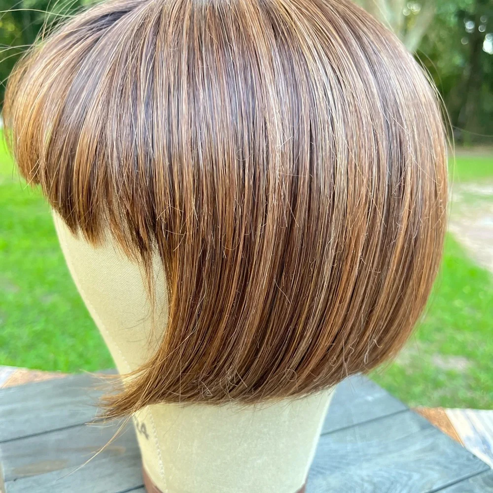TOPPER WIG LIGHT BROWN BOB LENGTH WITH BANGS HIGHLITED